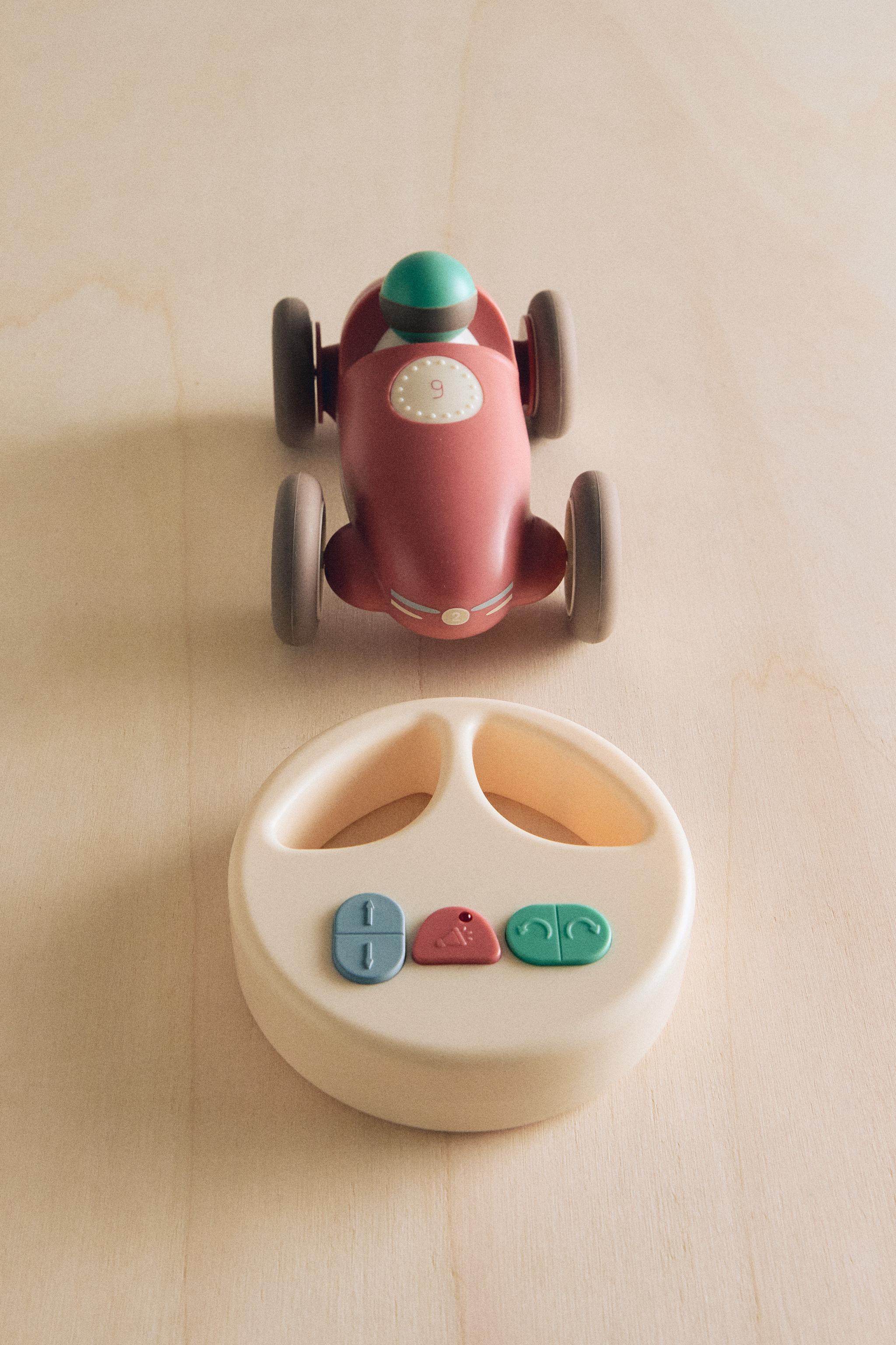 KIDS’ REMOTE CONTROL CAR TOY
